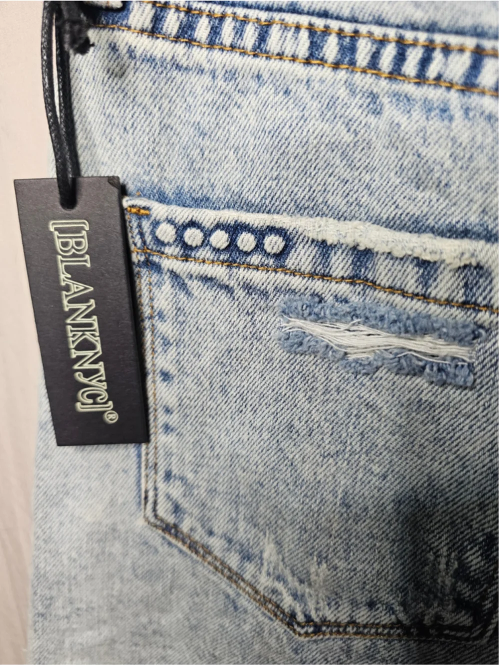 BLANKNYC The Barrow Vintage High Rise Distressed Denim Shorts NWT Size 25